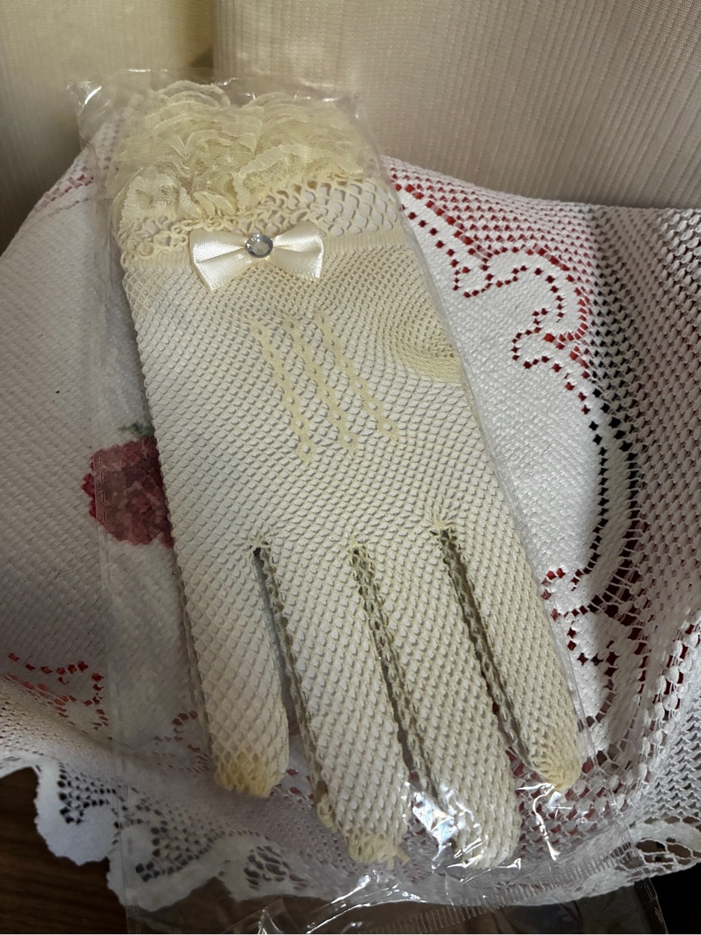 Ivory Lace-Trim Women's Dress Gloves with Bow Accent